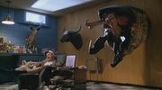 кадр из фильма Дрожь земли 2: Повторный удар (Tremors 2: Aftershocks) - 3