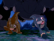 кадр из фильма Земля до начала времен - 11: Вторжение мышезавров (The Land Before Time 11: Invasion of the Tinysauruses) - 5