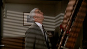 кадр из фильма Голый пистолет (The Naked Gun - From the Files of Police Squad) - 13