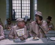 кадр из фильма Возвращение Фантоцци (Fantozzi - Il ritorno) - 5