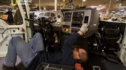 кадр из фильма Мегазаводы. Мак-Трак (Megafactories. Mack Truck) - 3