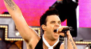 кадр из фильма Robbie Williams Live at Knebworth - 3