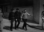 кадр из фильма День начинается (Le jour se leve) - 8