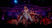 кадр из фильма Кайли 3D: Афродита (Kylie Aphrodite: Les Folies Tour 2011) - 3