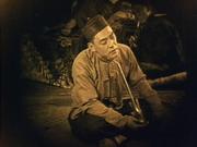 кадр из фильма Сломанные побеги (Broken Blossoms or The Yellow Man and the Girl) - 1