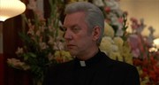 кадр из фильма Убийства по чёткам (The Rosary Murders) - 1