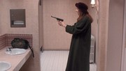 кадр из фильма Пистолет в сумочке Бетти Лу (The Gun in Betty Lou's Handbag) - 2