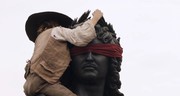 кадр из фильма Один король — одна Франция (Un peuple et son roi) - 1