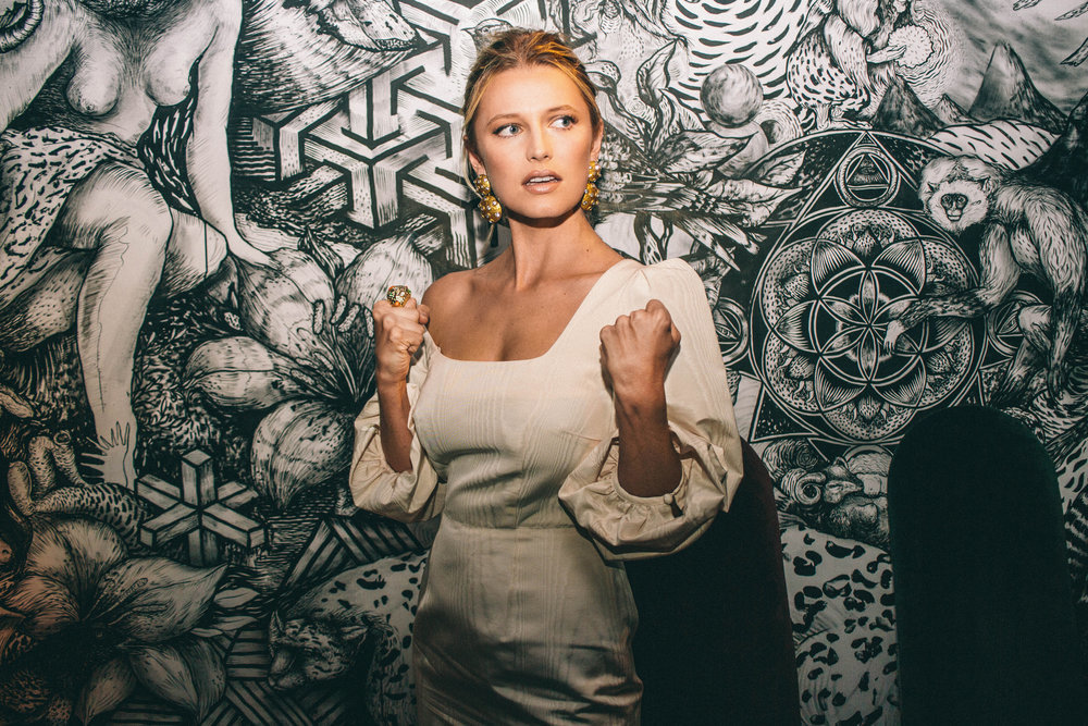 Lili Trevers Lily Travers Biografiya I Interesnye Fakty Kinokopilka She is the granddaughter of actors virginia mckenna and bill travers. lili trevers lily travers biografiya