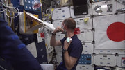 кадр из фильма На борту космической станции (Inside The Space Station) - 3