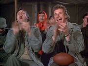 кадр из фильма Чертова служба в госпитале Мэш (M*A*S*H) - 18
