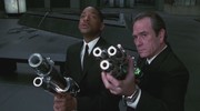 кадр из фильма Люди в черном 2 (Men in Black II) - 10
