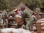 кадр из фильма Чертова служба в госпитале Мэш (M*A*S*H) - 83