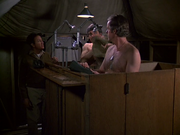 кадр из фильма Чертова служба в госпитале Мэш (M*A*S*H) - 97