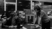 кадр из фильма Более странно, чем в раю (Stranger Than Paradise) - 5