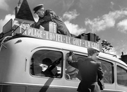 кадр из фильма Каникулы господина Юло (Les vacances de Monsieur Hulot) - 1