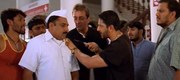кадр из фильма Братан Мунна: Продавец счастья (Munnabhai M.B.B.S.) - 3