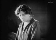 кадр из фильма Улыбающаяся мадам Бёде (La souriante Madame Beudet) - 1