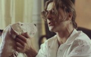 кадр из фильма Тело будет предано земле, а старший мичман будет петь - 3