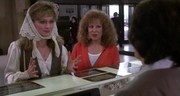 кадр из фильма Неприличное везение (Outrageous Fortune) - 6