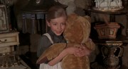 кадр из фильма Кто прикончил тетушку Ру? (Whoever Slew Auntie Roo?) - 2