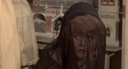 кадр из фильма Кто прикончил тетушку Ру? (Whoever Slew Auntie Roo?) - 3
